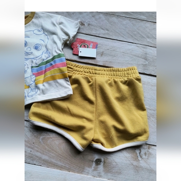 CoComelon Toddler Girl Graphic Tshirt And Shorts Set 2 Piece NWT Size 2T - Picture 3 of 3